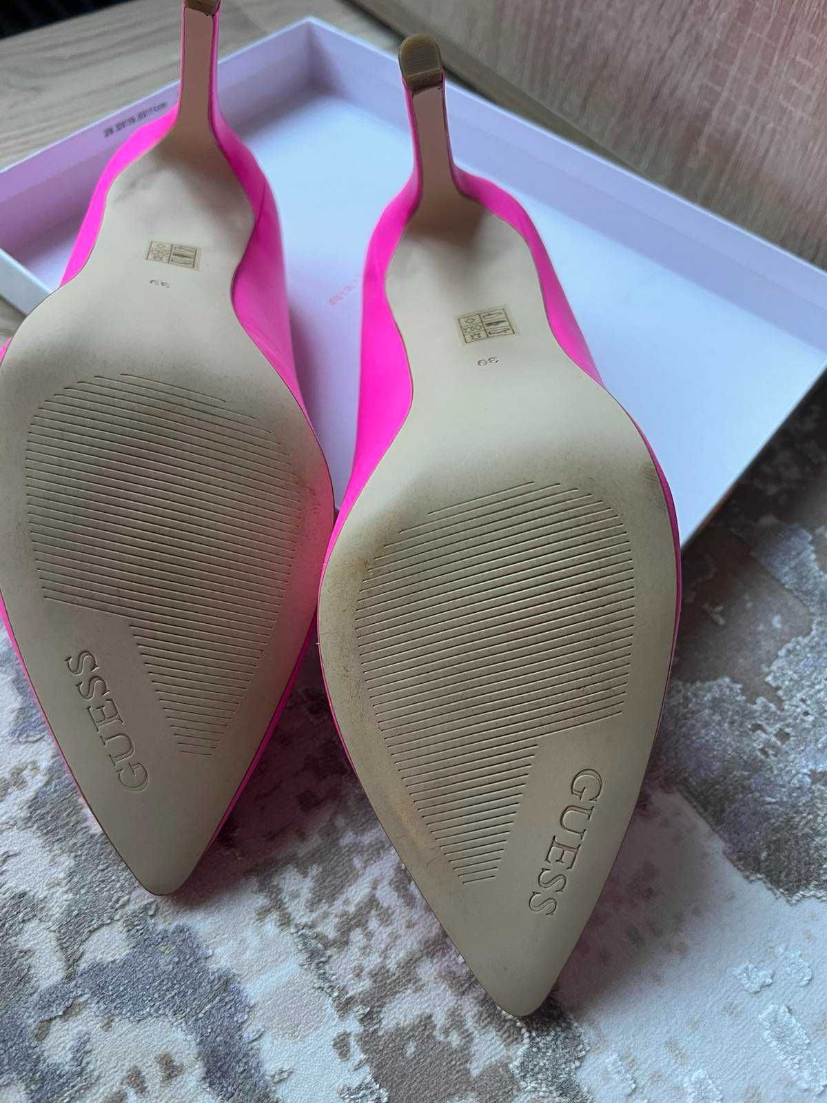 продавам обувки Guess