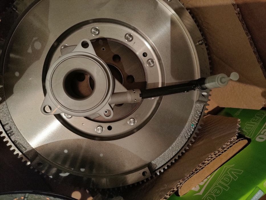 Vând ambreiaj cu volanta masa dubla Vw Tiguan motor 2.0 diesel 837345