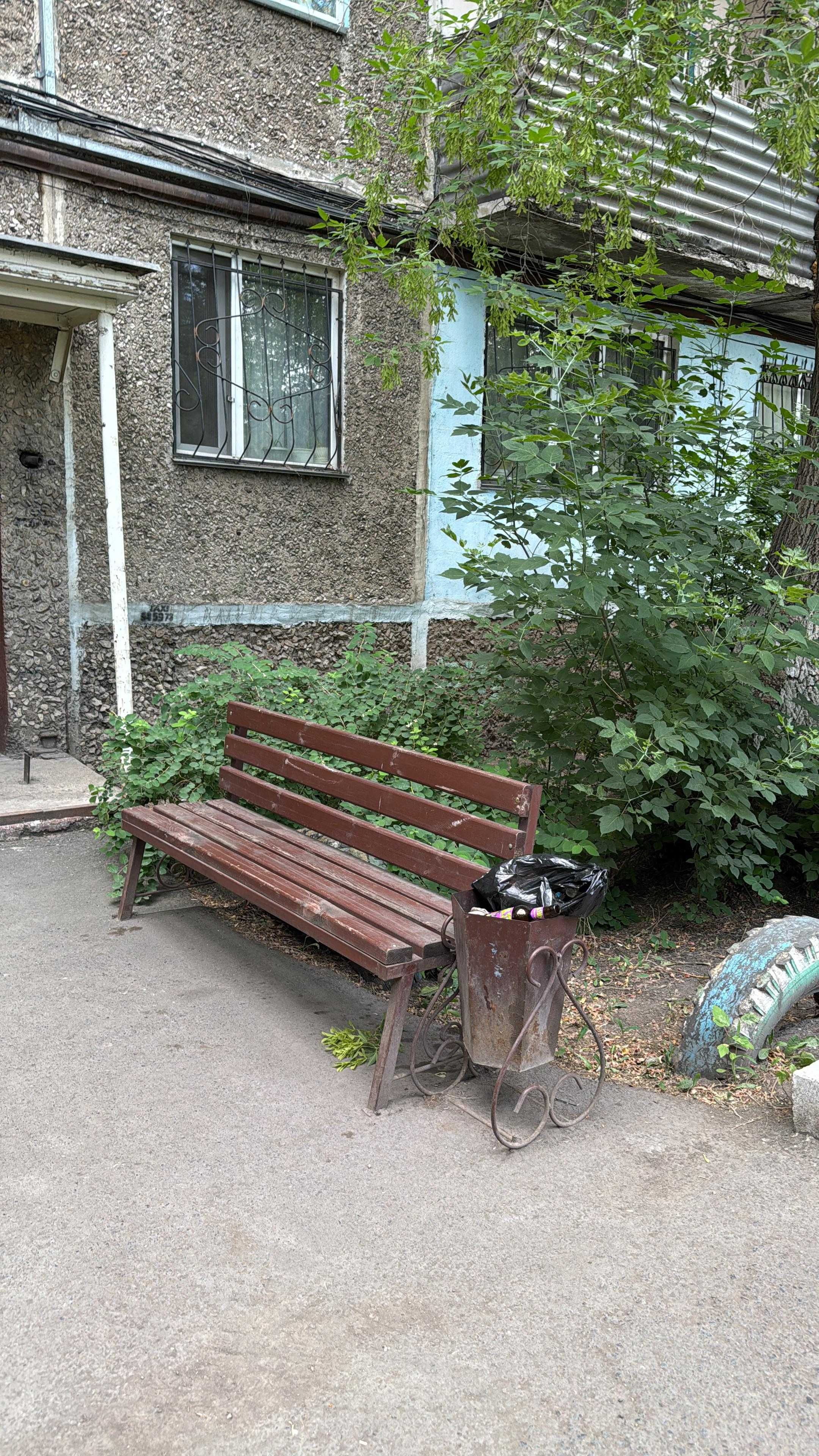 Продаем 3 комн. кв. в Пришахтинске - 23 мкр. , 30 дом