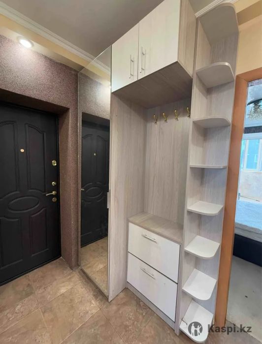 Шкаф в прихожую.