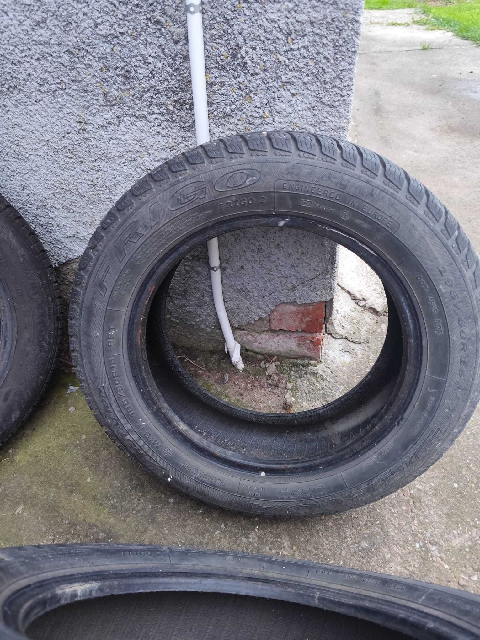 Vand anvelope DEBICA 195/60 R15 in stare buna