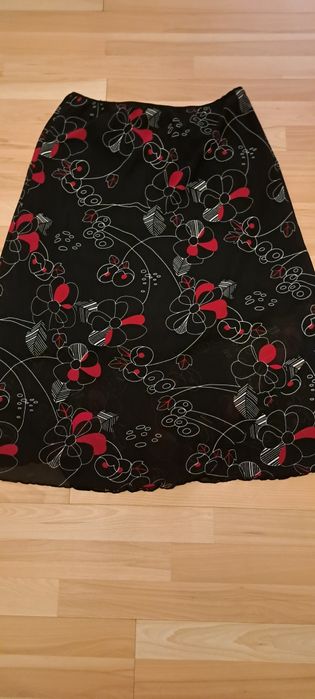Fusta dama marimea 52 , pe elastic , cu jupă