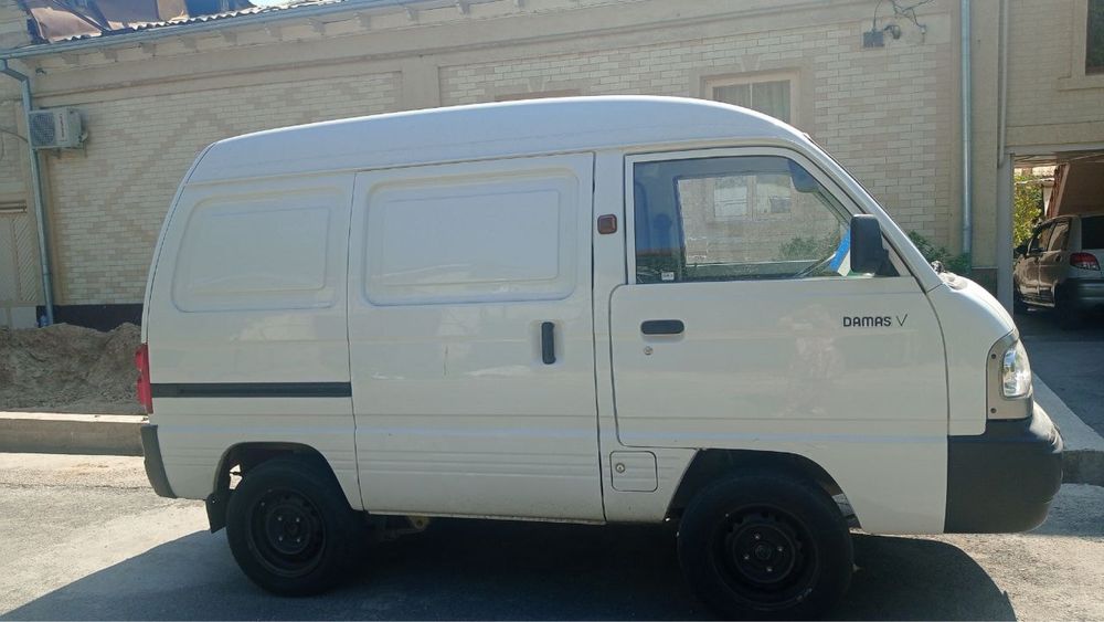 Chevrolet Damas van