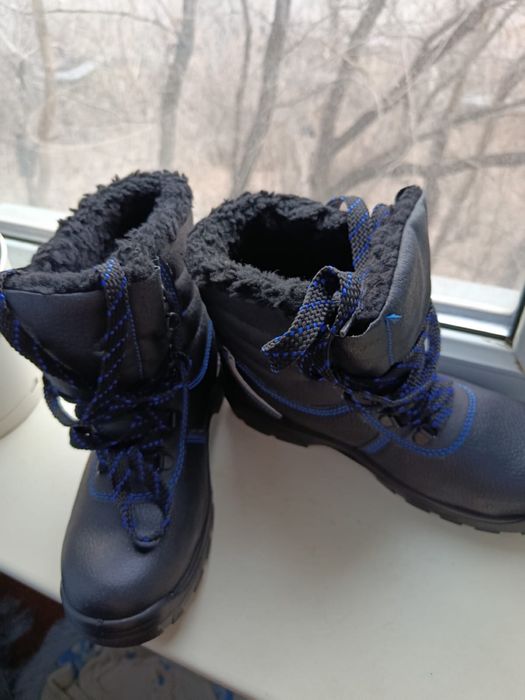 Продам рабочие ботинки
