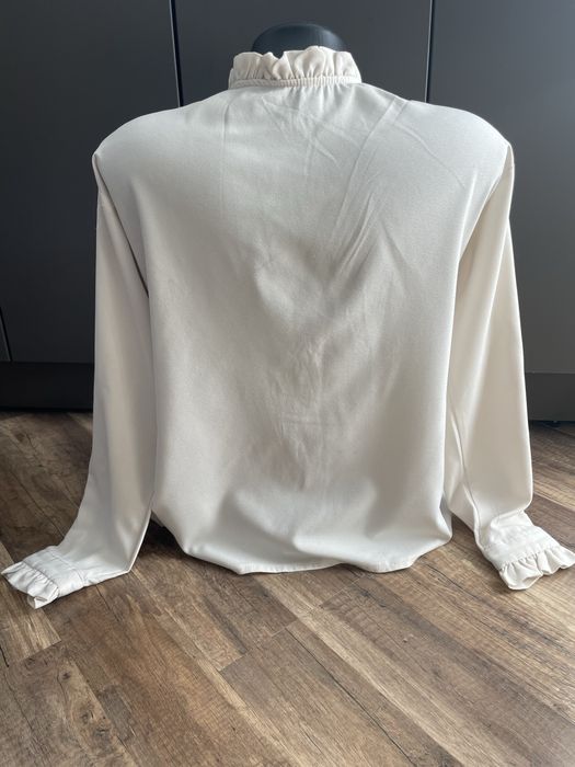 Много ризи в различен стил