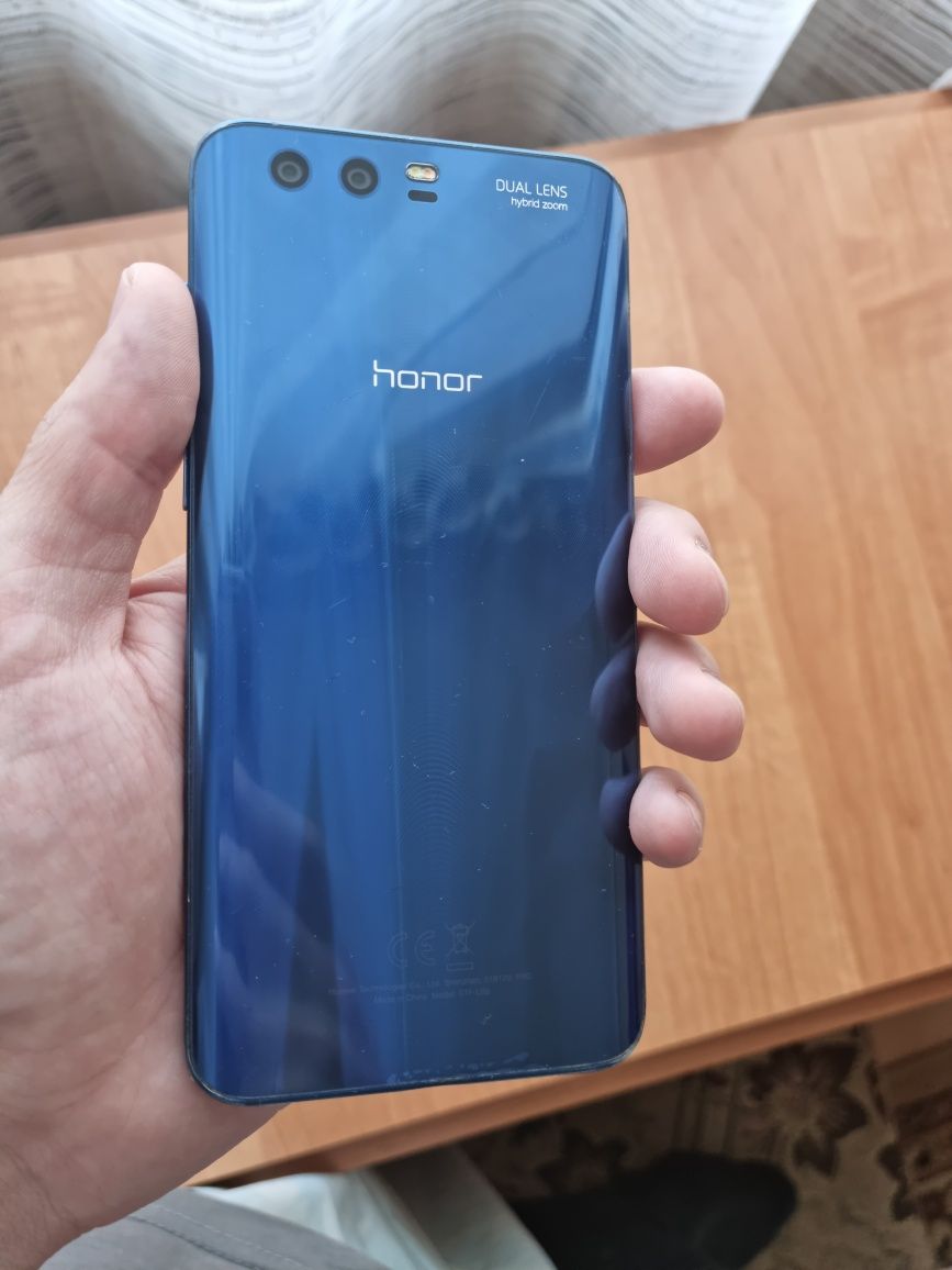 Смартфон Huawei Honor 9