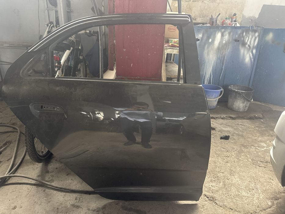 Coblt orqa eshiklari