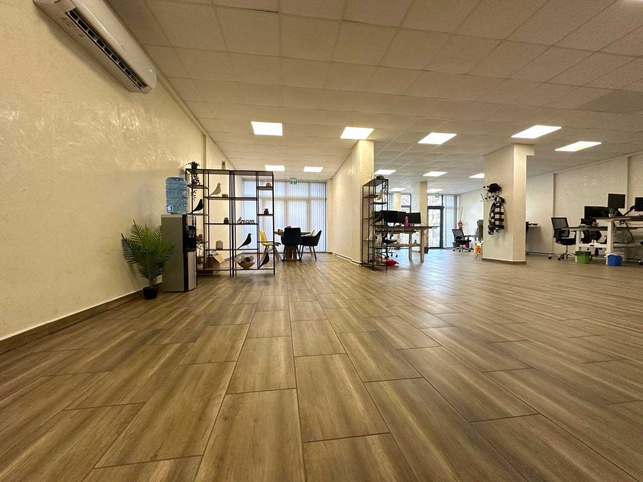 Дава се под наем Офис в Велико Търново, Колю Фичето - 150 кв.м за 765 € - Снимка #3