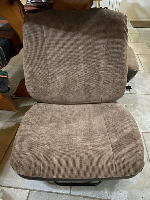 Претапициране на автомобилни тавани и колонки,холови гарнитури,мебели