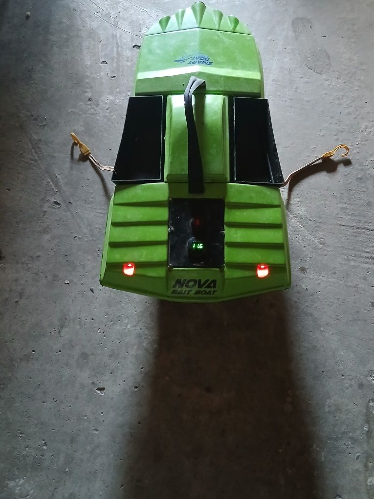 Se vinde vaporaș pescuit pt plantat Nova Bait Boat