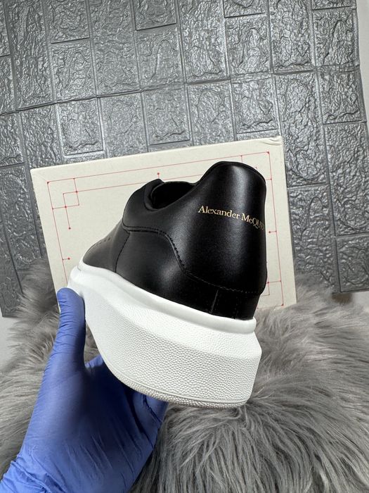 Alexander McQueen Black White alb Negru Cutie