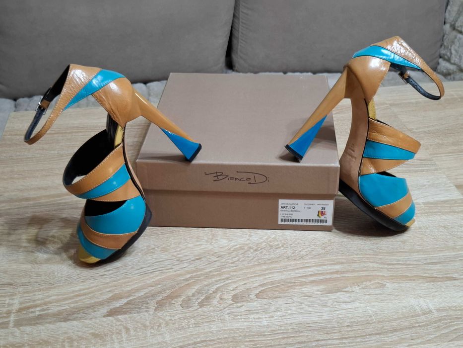 Елегантни сандали от естествена кожа