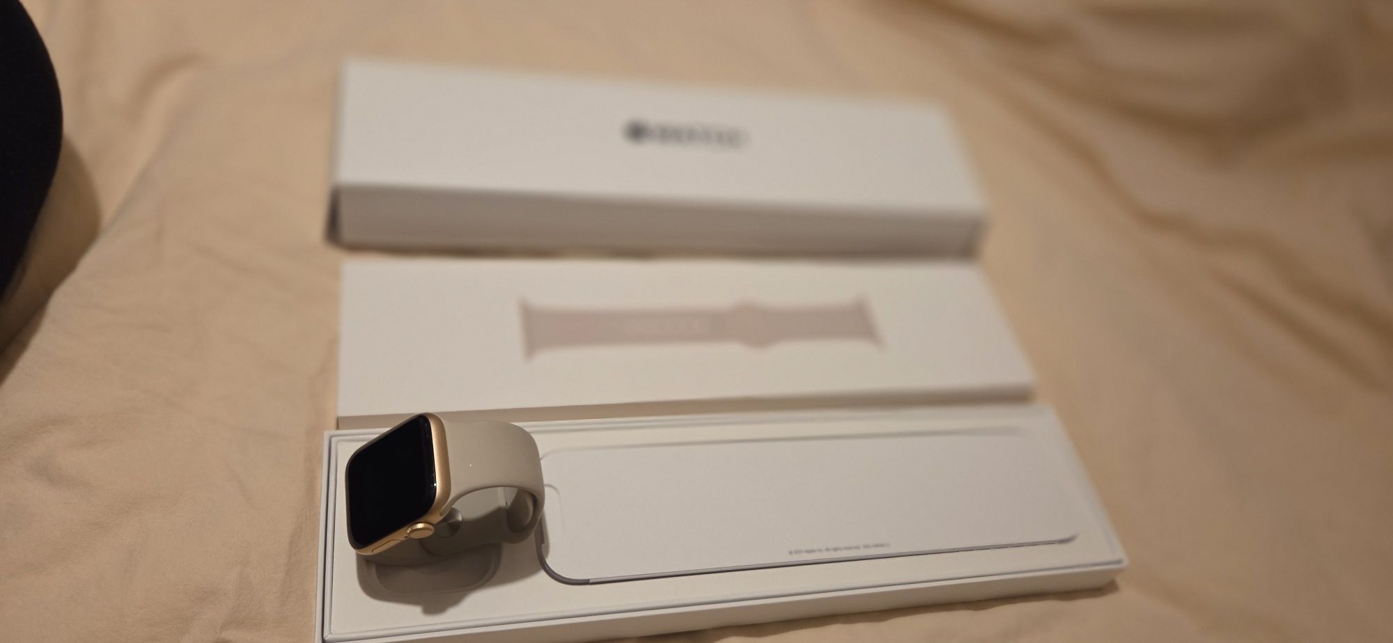 Apple Watch SE 40mm- намалена цена