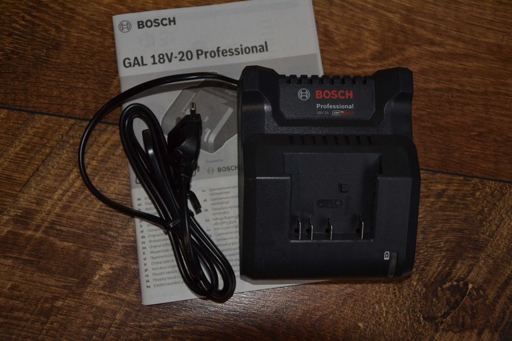Ново зарядно Bosch 18V, 2A