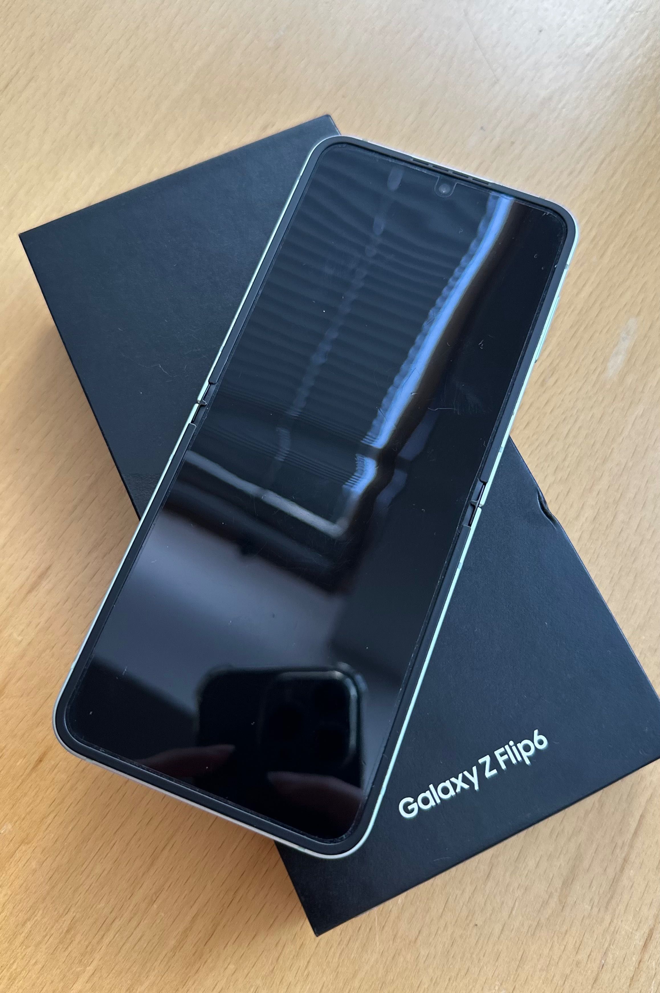 Samsung Galaxy Z Flip 6 + подарък оригинален калъф