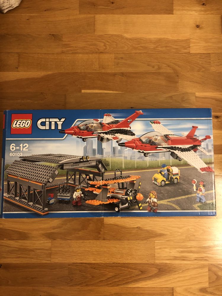 Lego City 60103 Parada de aviatie pe aeroport