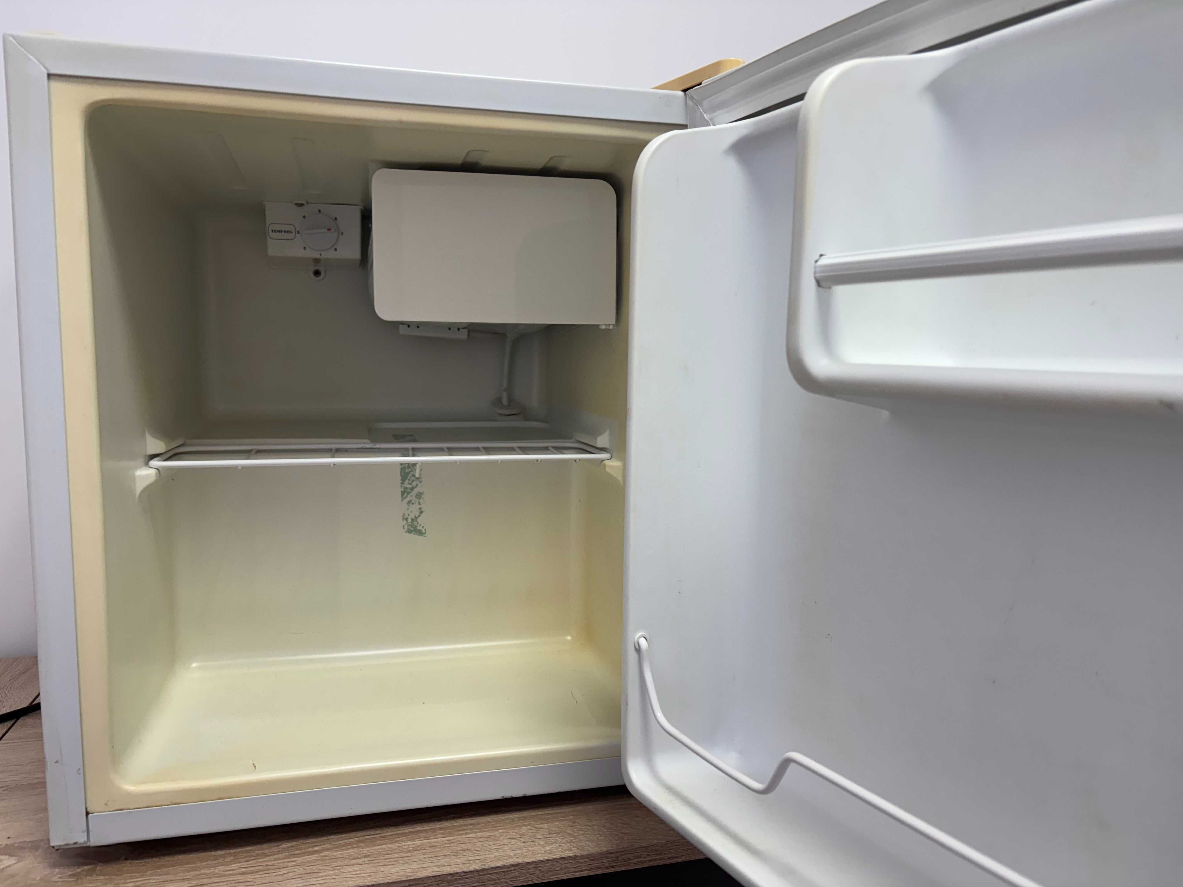 Минибар NEO Refrigerator BC-50, вместимост 50л, с вътрешна камера