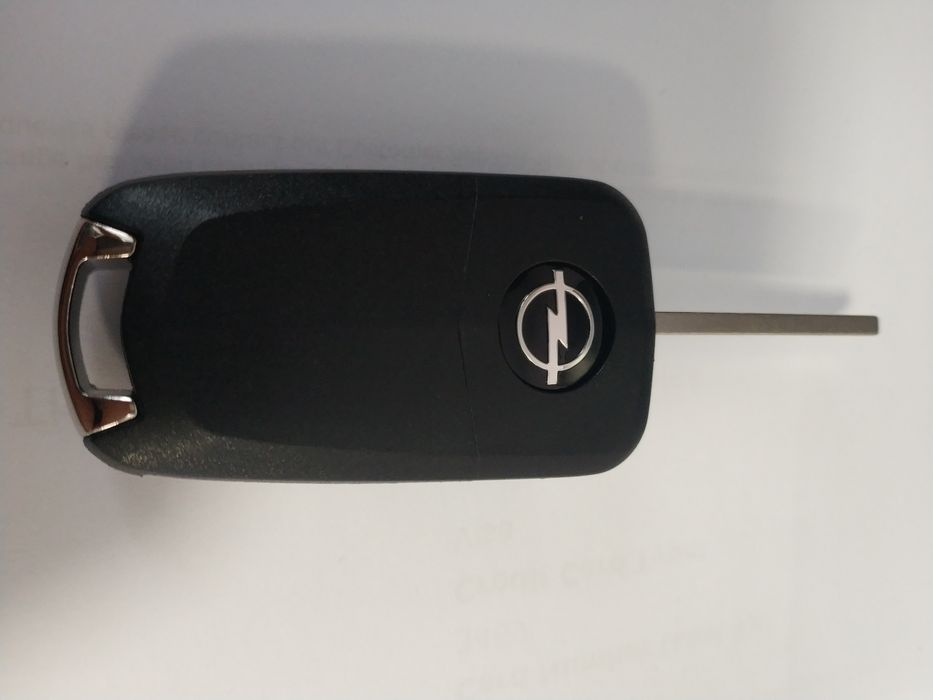 Кутиика opel astra h,zafira b сгъваем ключ два бутона,кръгна емблема!