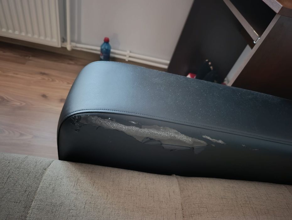 Canapea foarte puțin folosita