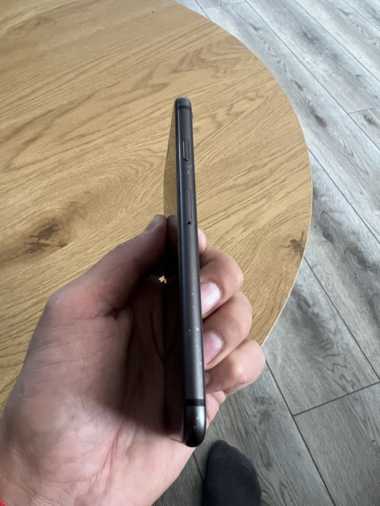 Продавам Iphone 8