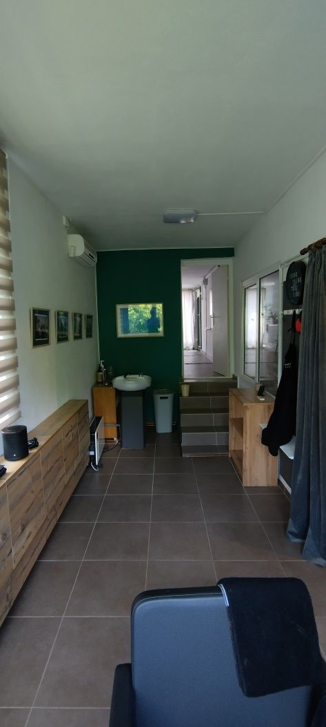 Vând afacere frizerie/coafură