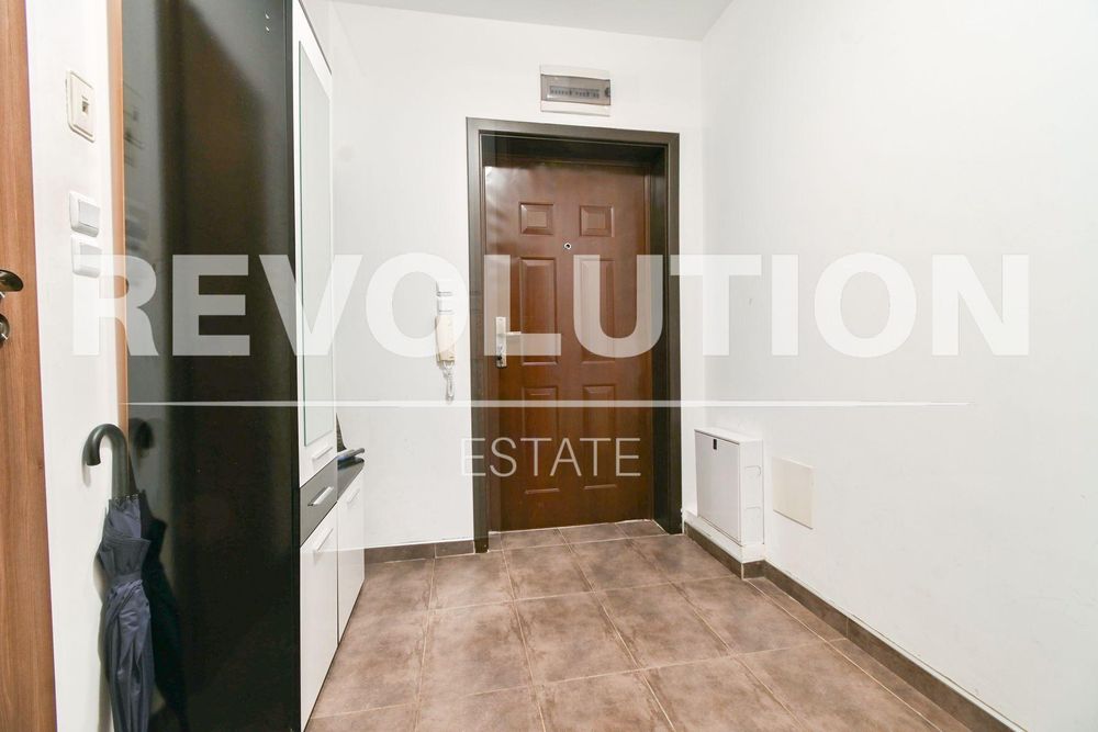 Двустаен апартамент в ж.к. Младост 4