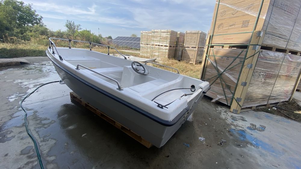 Barca fibra, trimaran, 3.80 x 1.60 m