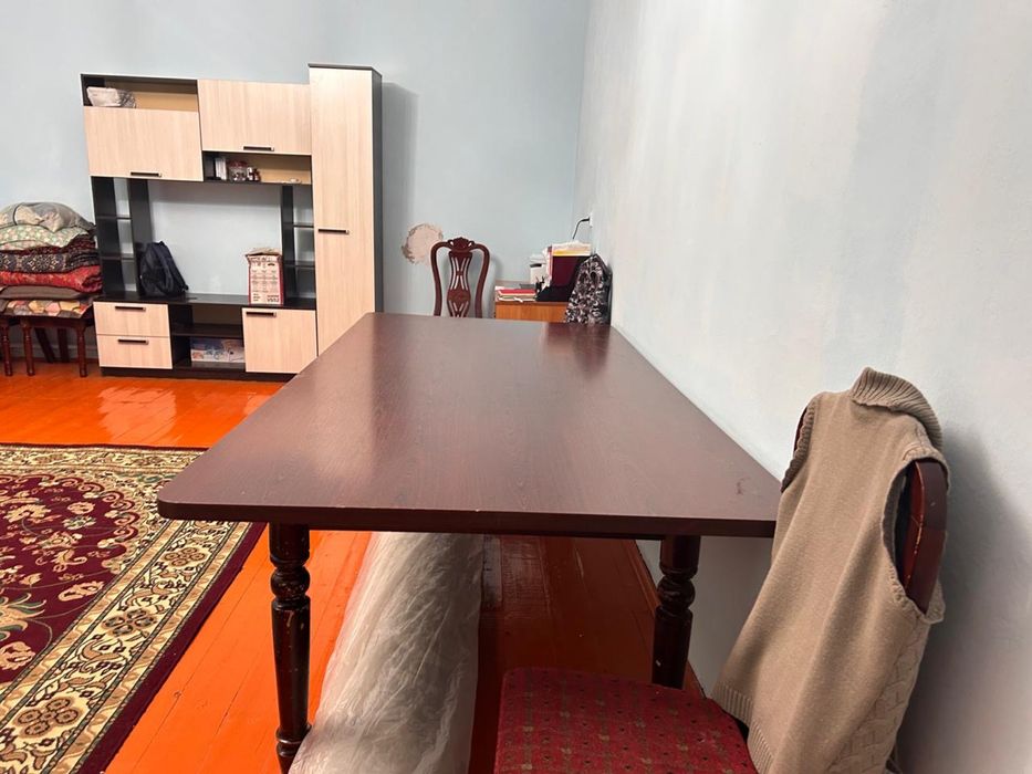 Стол большой деревянный