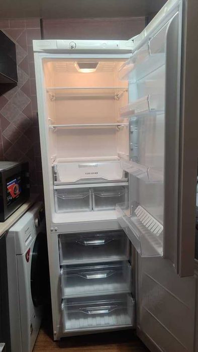 Холодильник Indesit