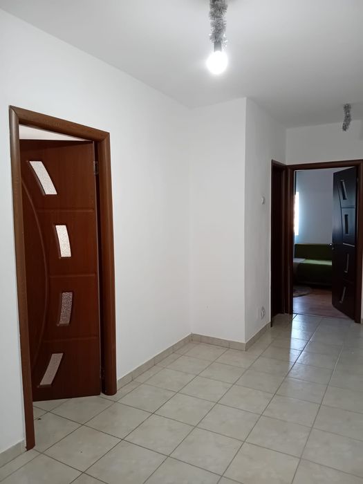 -Vând apartament-
