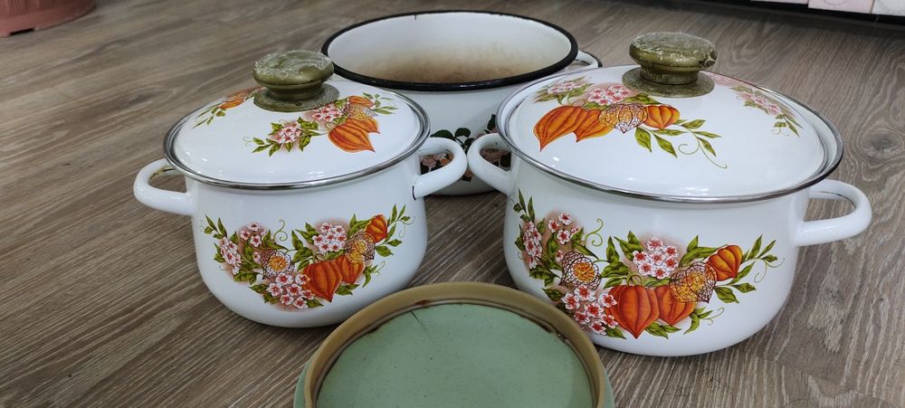 Алюминиевые кастрюли.