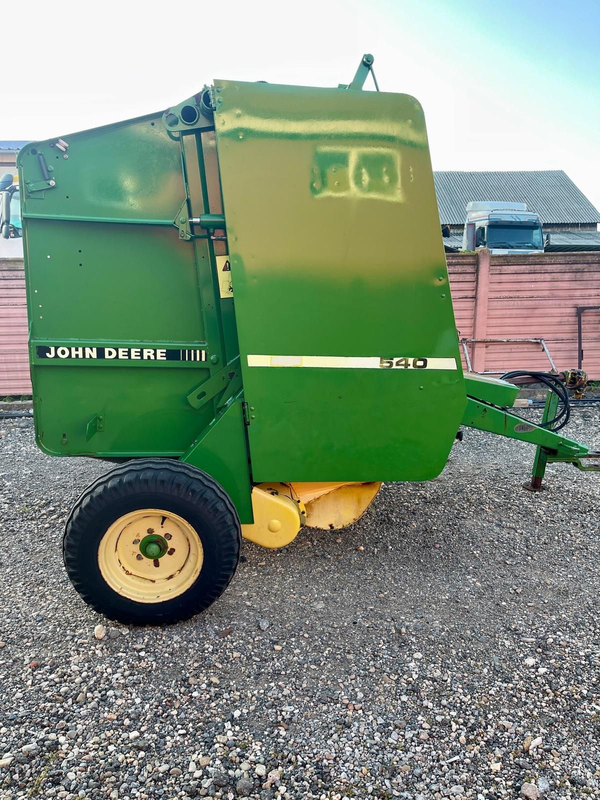 Vand presa de baloti rotunzi balotiera John Deere 540 mica de deal
