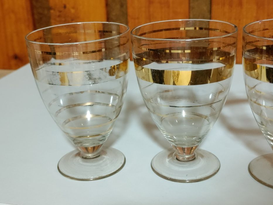 Старинни чаши със златен кант