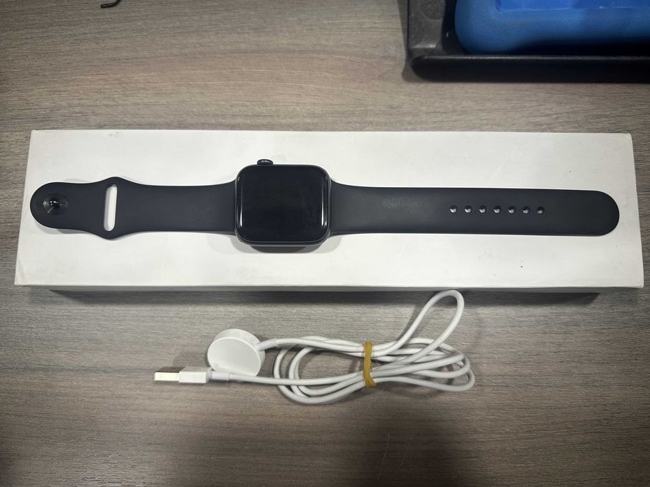 Продам Apple Watch Series 6 44mm Space Gray