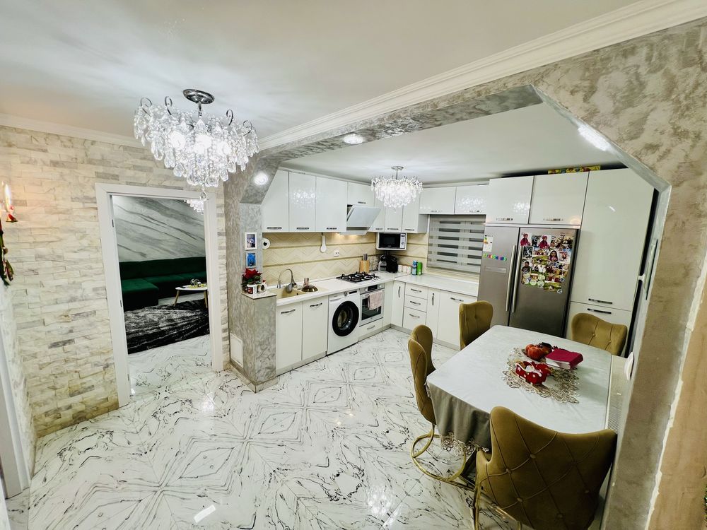Vand apartament 4 camere facut lux