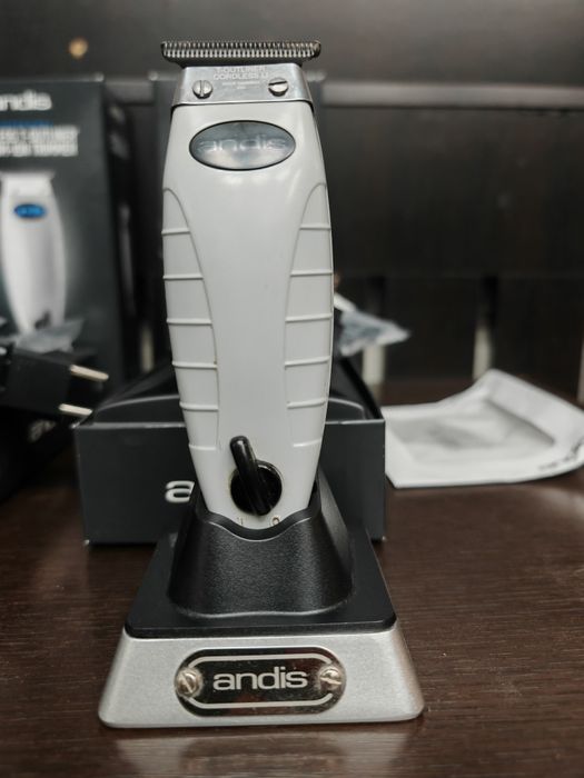 Mașini de tuns Andis T-otliner fără fir
CORDLESS T-OUTLINER 
LITHIUM-I