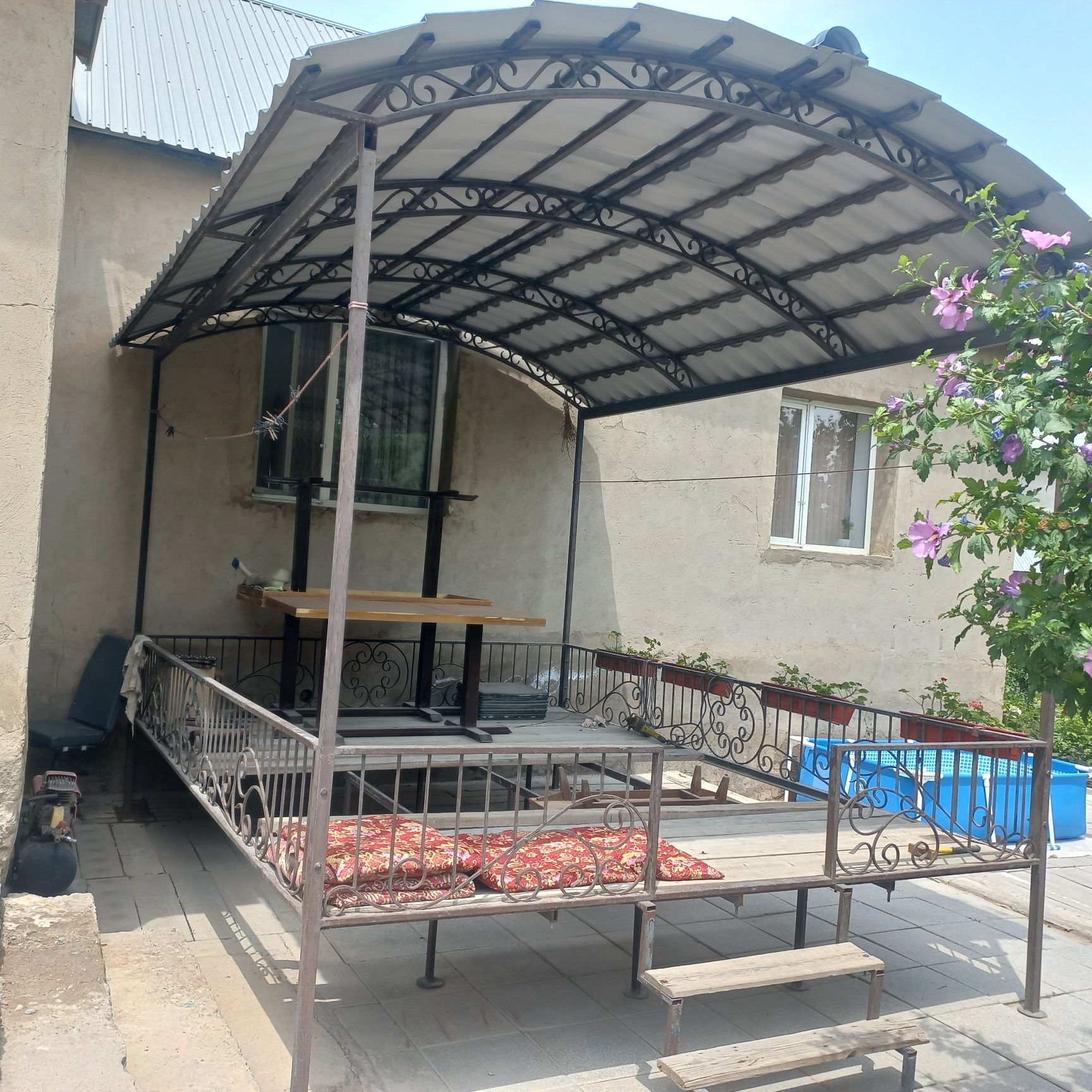 Продам топчан с аркой