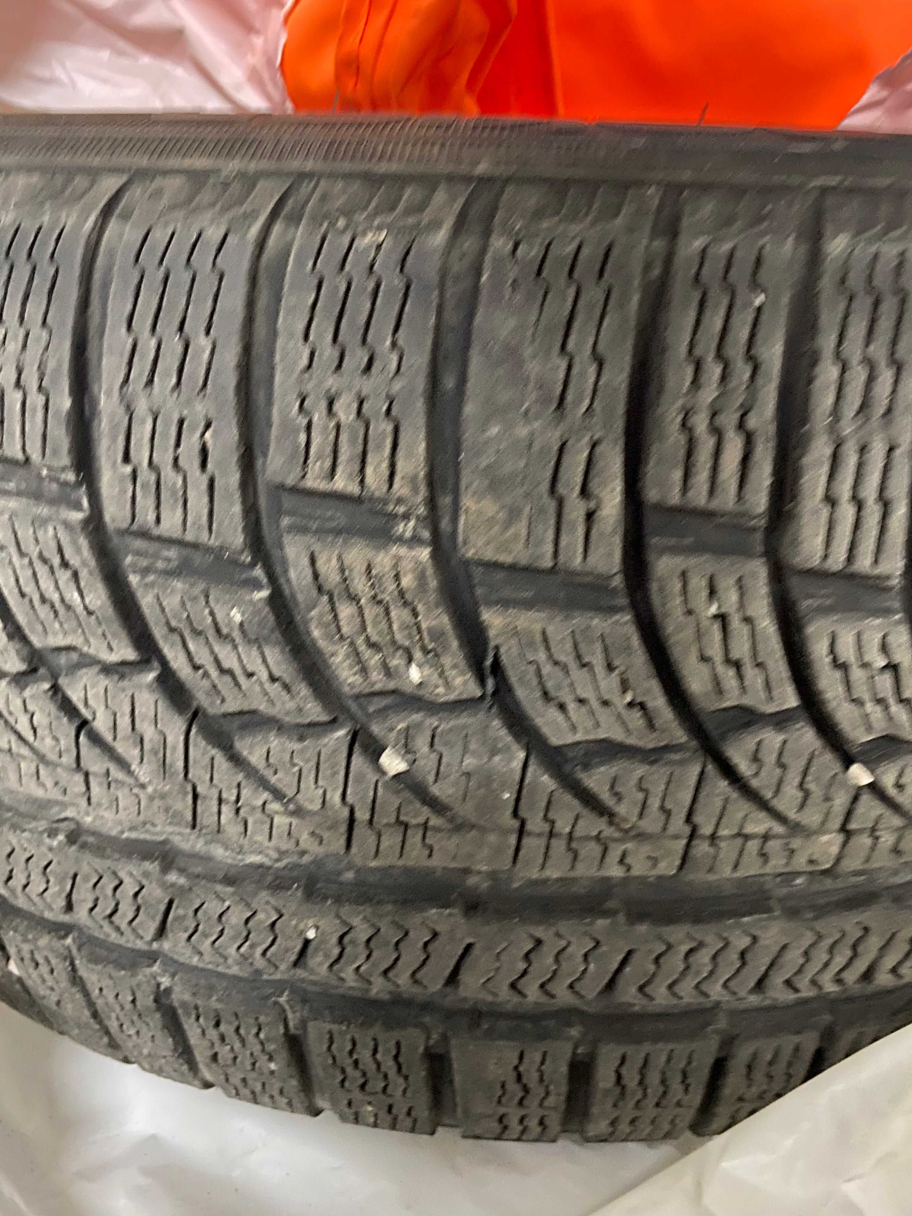 Гуми Nokian R19 275/40 летни нови 4 бр.