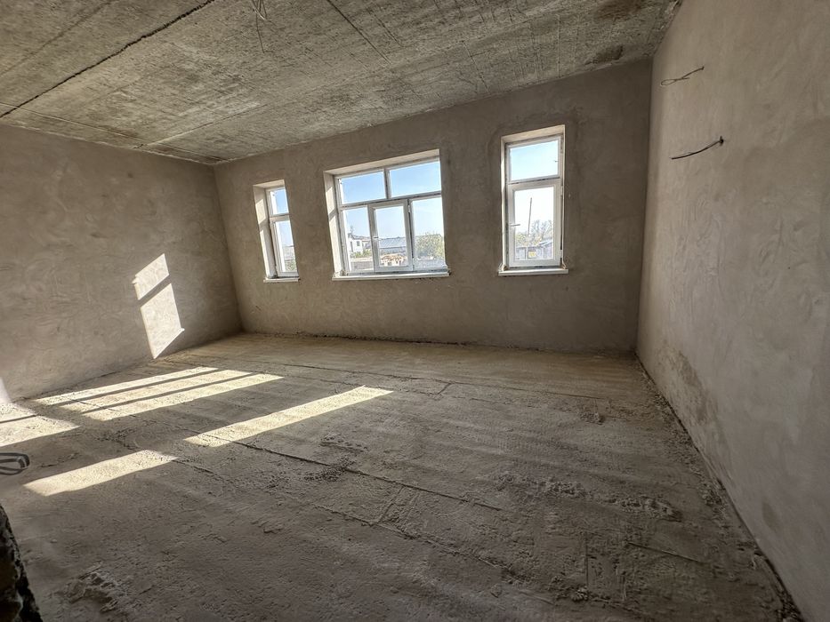 Коттедж сотилади 200кв.м пишган гиштдан солинган киёт махалласинда