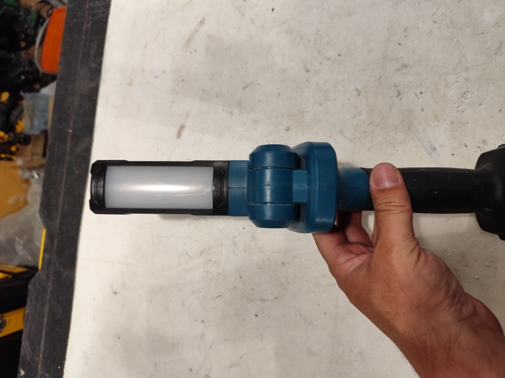 Акумулаторен лед фенер прожектор Макита Makita DML816 14,4 18V