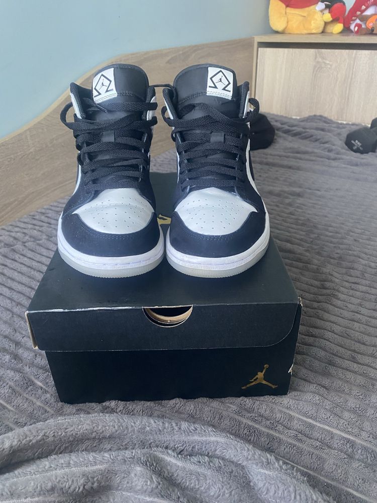 Обувки Air Jordan 1 Mid SE