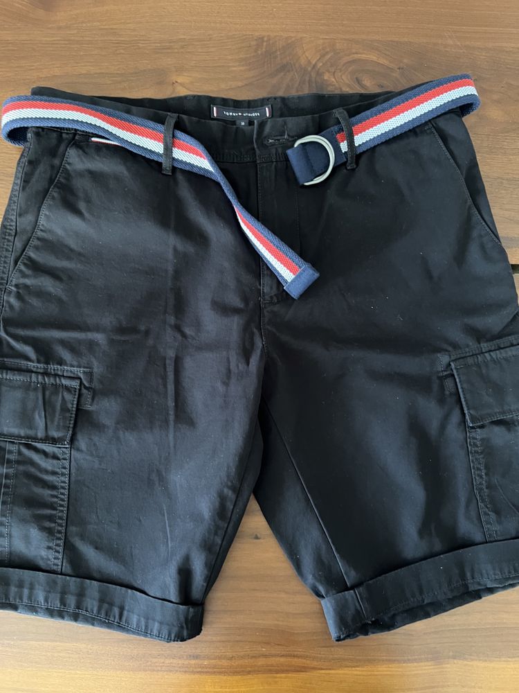 Pantaloni scurti Tommy Hilfiger, negri, masura 33, pentru barbati