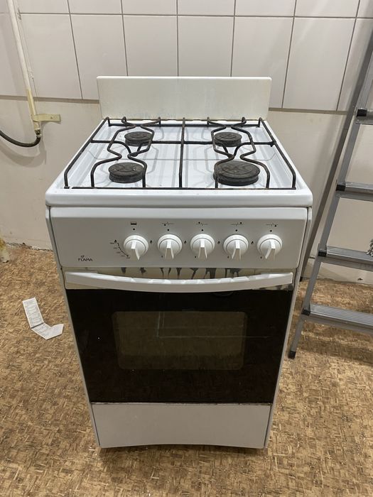 Продам недорого  газовую плиту