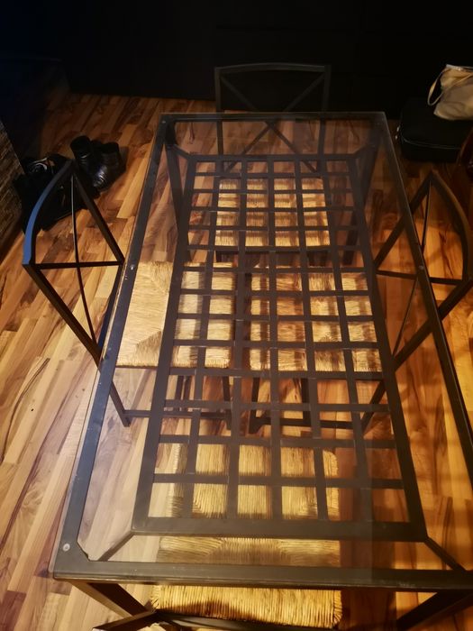 Masa cu scaune ikeea sticla și fier