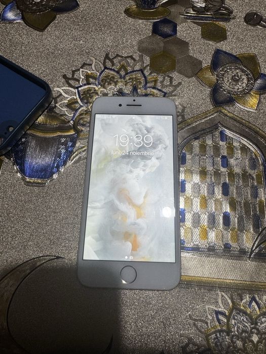 Vand Iphone 7 32 GB placa defecta