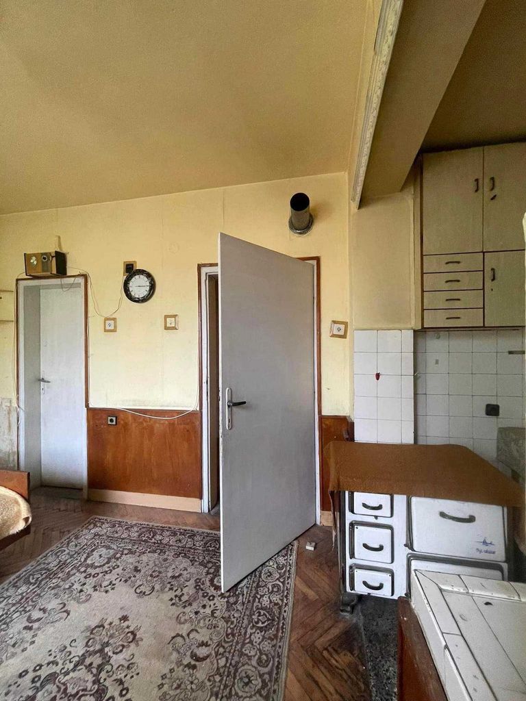 Продава се Тристаен апартамент в Търговище, Център - 78 кв.м за 1014 €/кв.м - Снимка #13