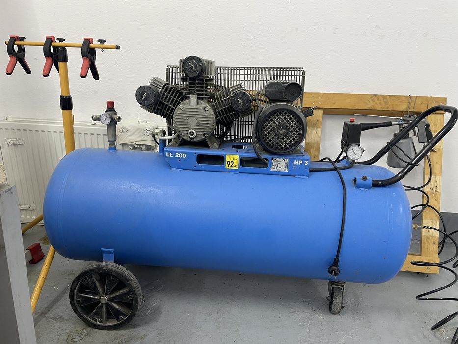 Compresor 200L in 3 pistoane pret 3500