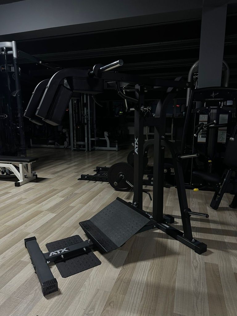 Vand Squat Machine ATX