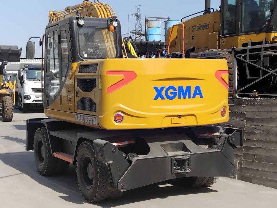 Колёсный экскаватор XGMA XG8165W (с опорными лапами)