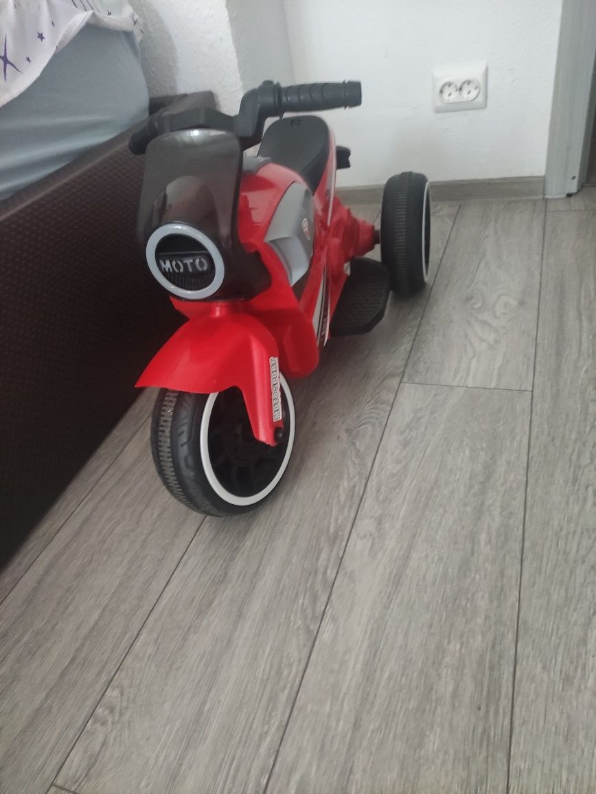 Motocicleta electrica de copii
